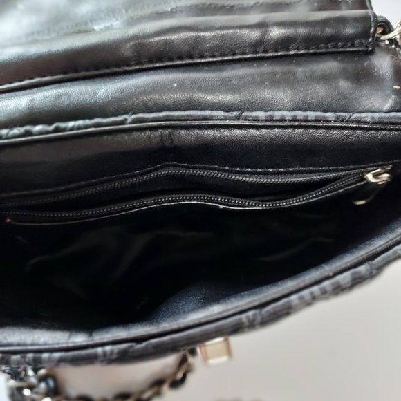 Kiss Lock Fabric Fold Over Chain Strap Small Crossbody Bag - Picture 3 of 3